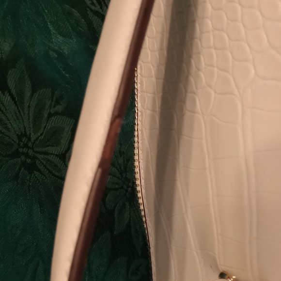 Iman Purse and (no name) Wallet - Picture 7 of 16